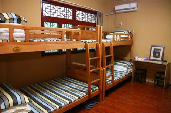 Pearl Quad Dorm (4-Bed Dorm)
